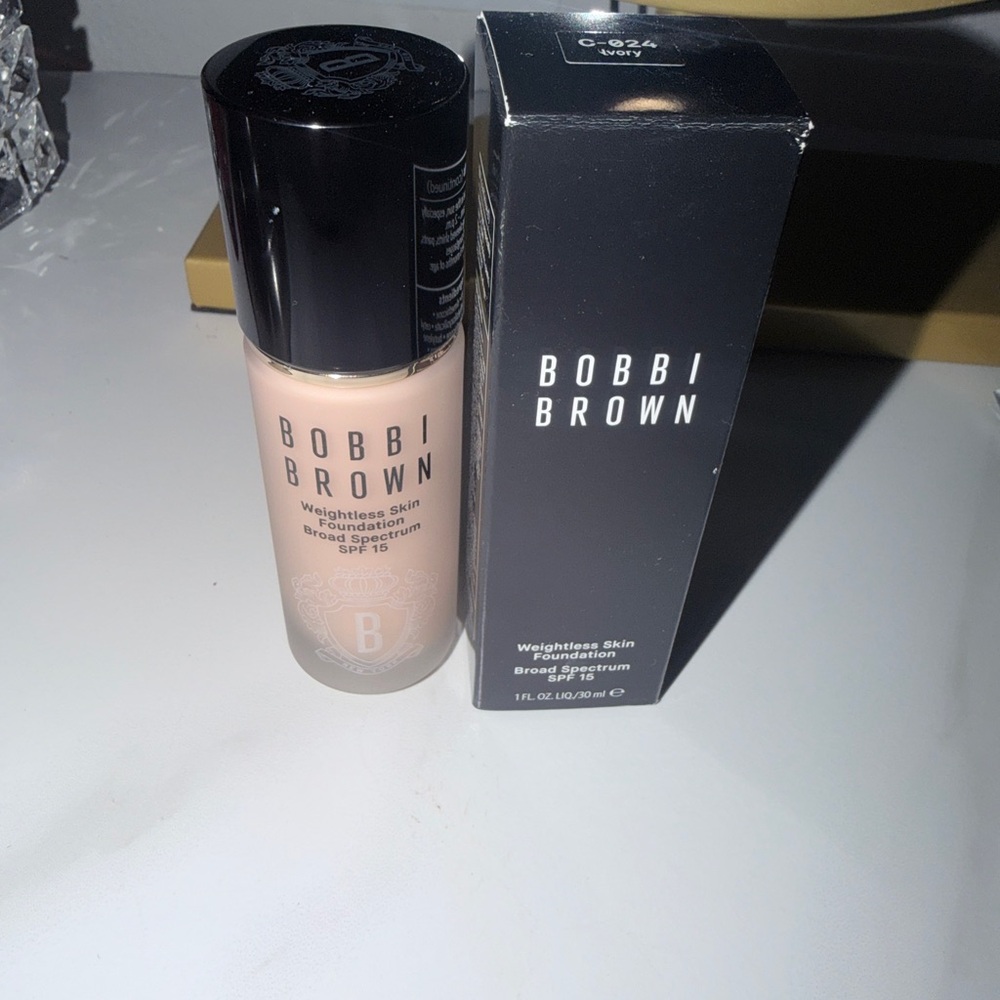 New Bobbi Brown Weightless Skin Foundation SPF 15 - Cream